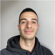 Soy un chico de 24 años que actualmente estoy estudiando una carrera y quiero ayudar a gente joven a poder alcanzar sus metas